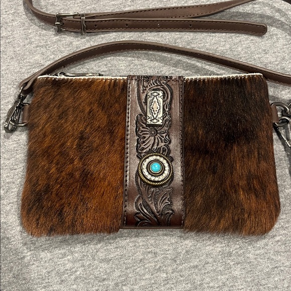 Trinity Ranch crossbody bag, western style. - Picture 2 of 10